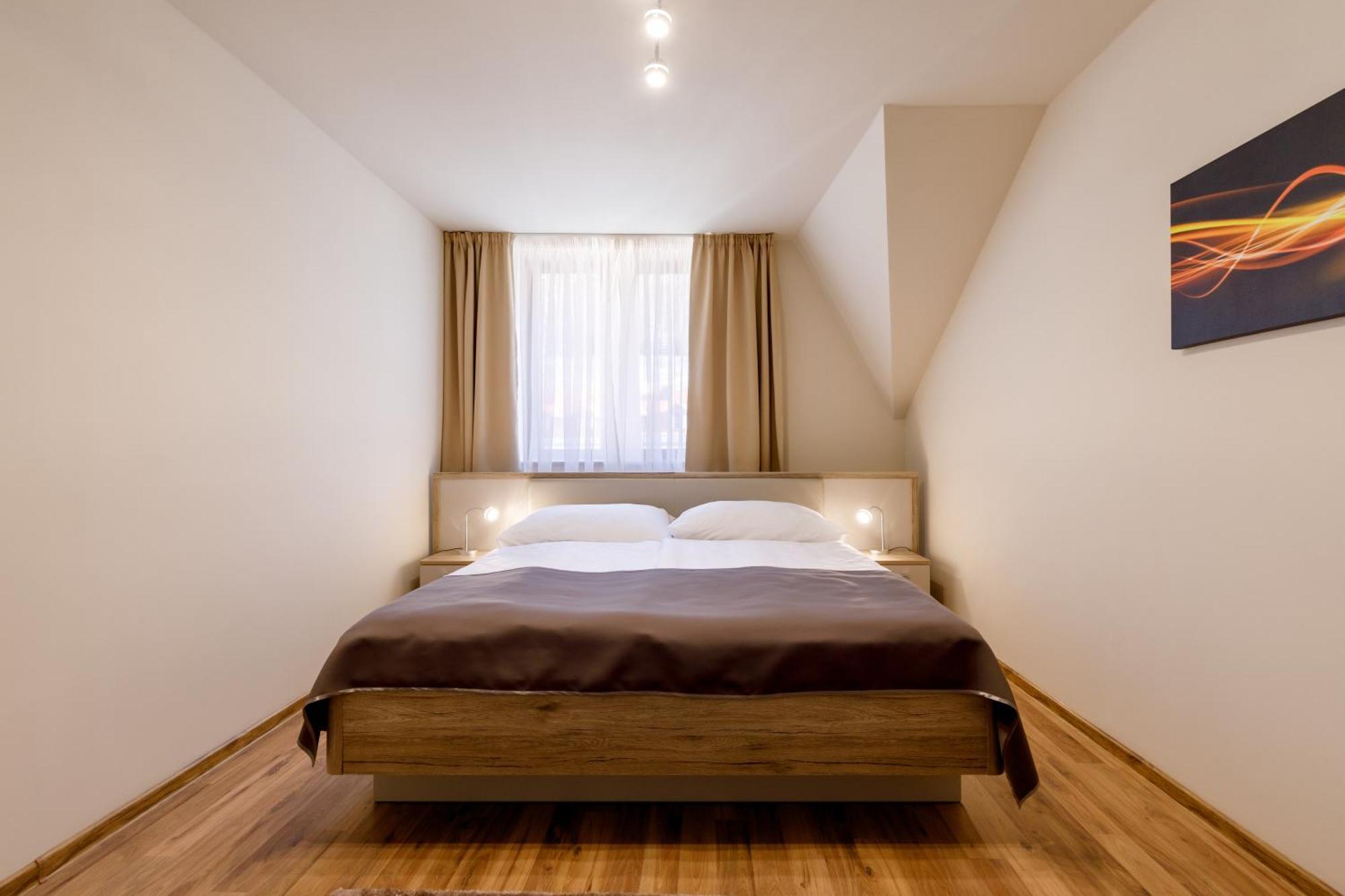 Apartments Menuet Karlovy Vary Phòng bức ảnh