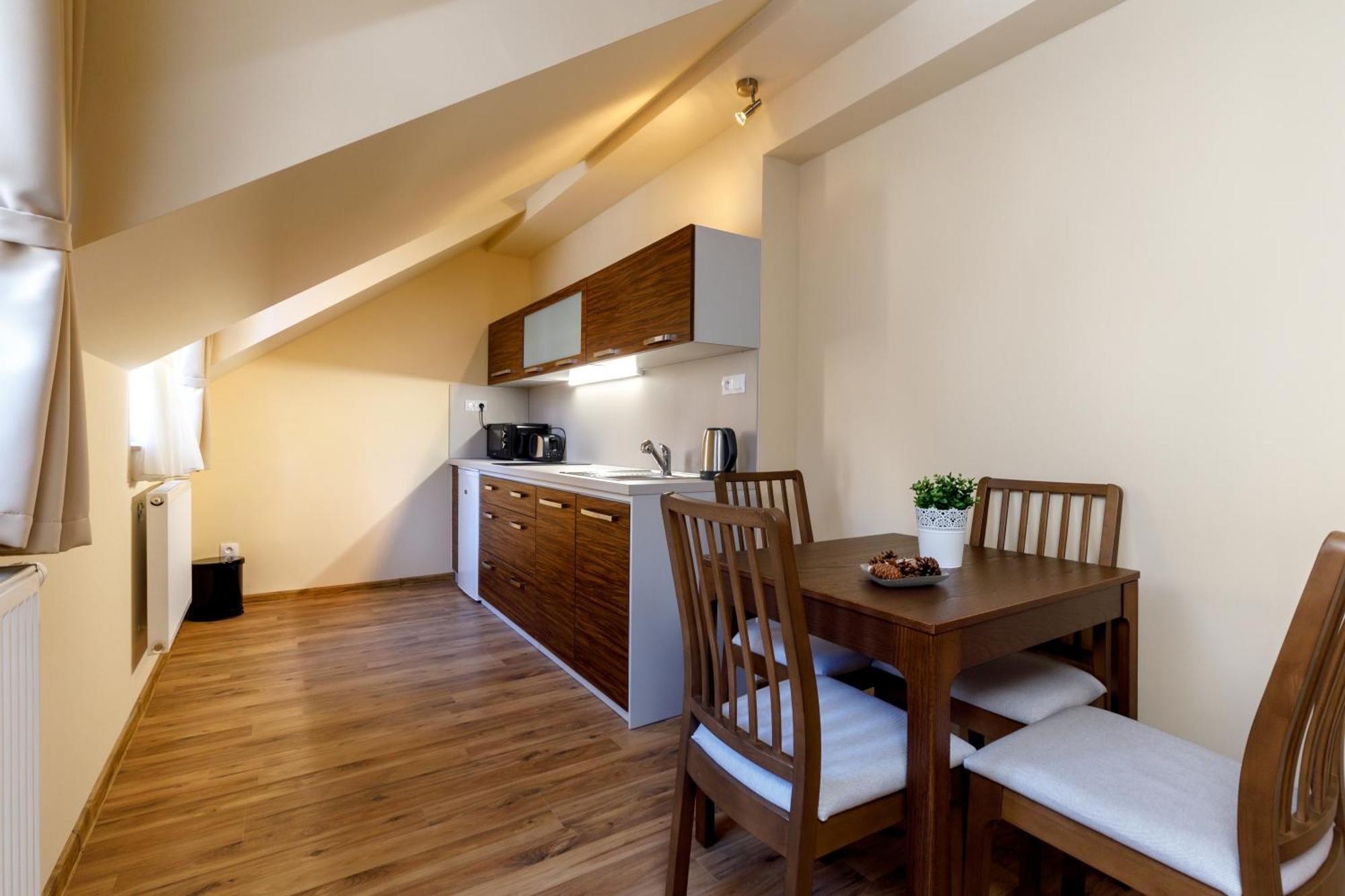 Apartments Menuet Karlovy Vary Phòng bức ảnh