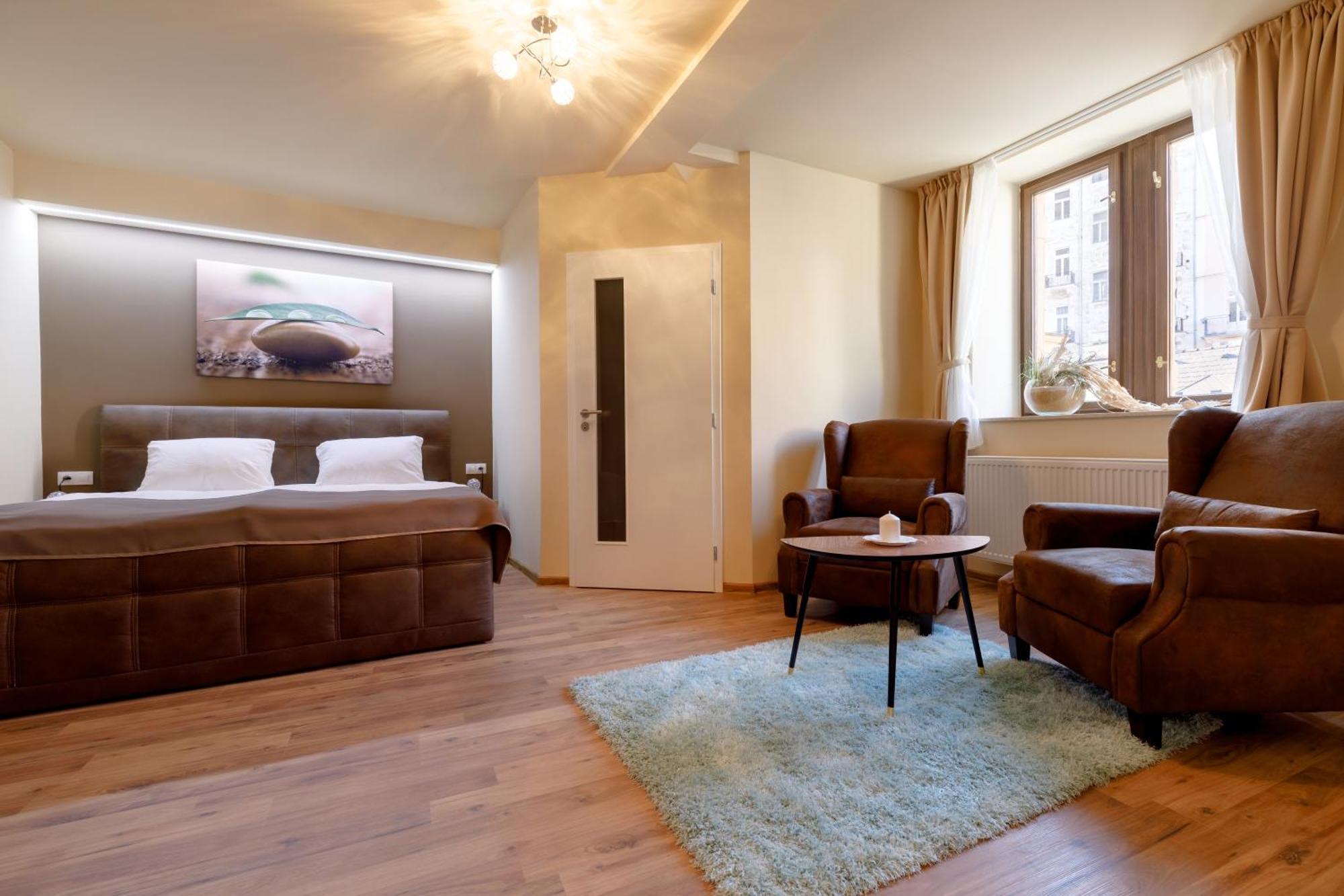 Apartments Menuet Karlovy Vary Phòng bức ảnh