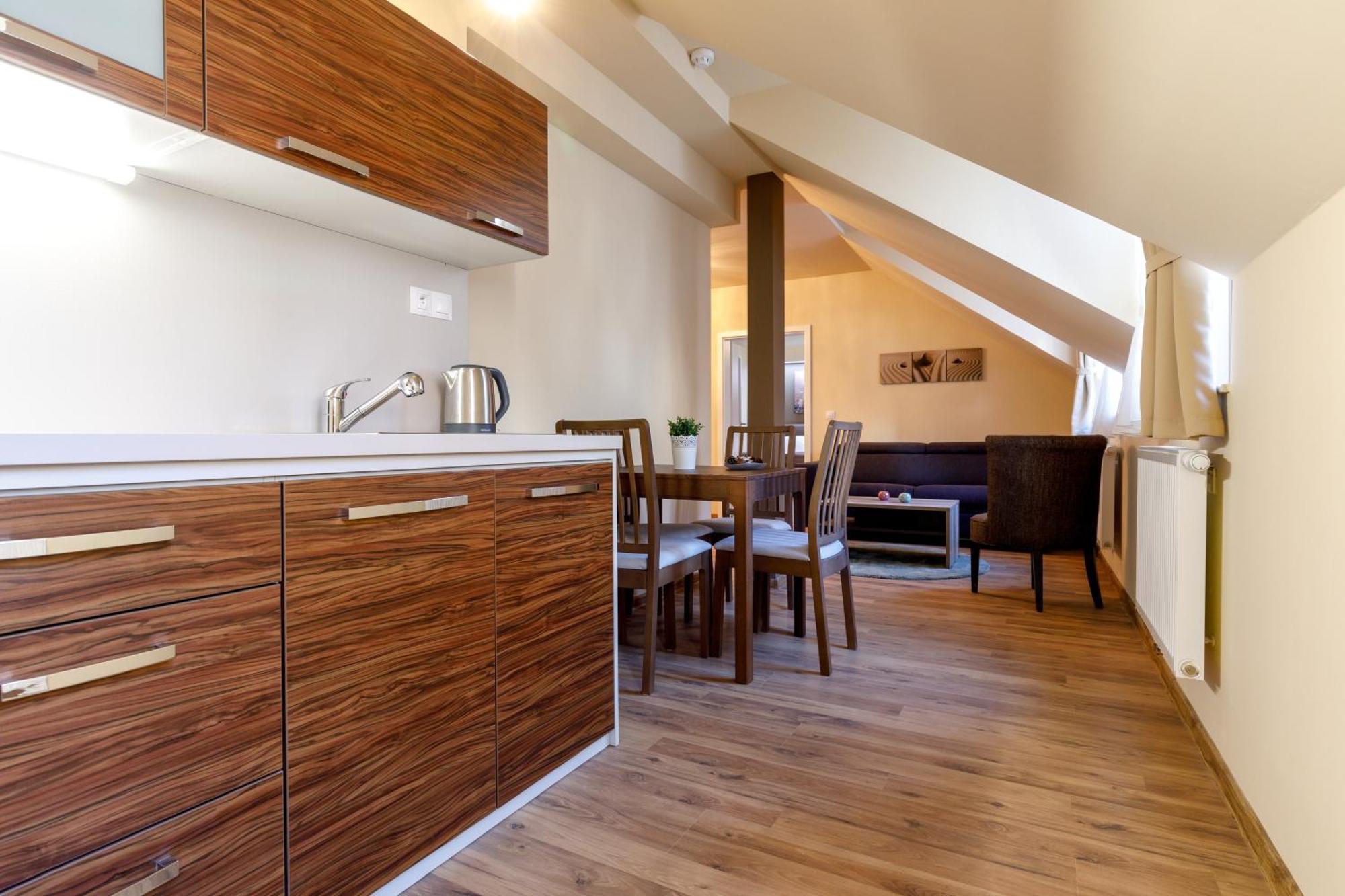 Apartments Menuet Karlovy Vary Phòng bức ảnh