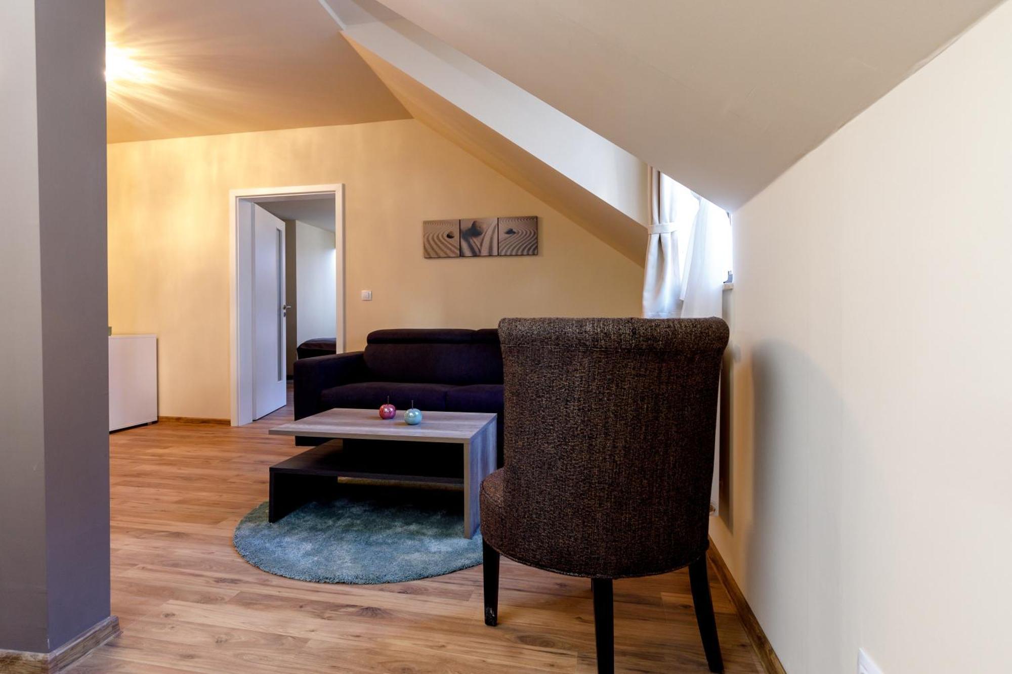 Apartments Menuet Karlovy Vary Phòng bức ảnh