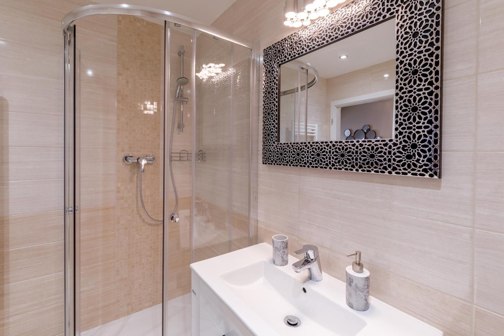 Apartments Menuet Karlovy Vary Phòng bức ảnh