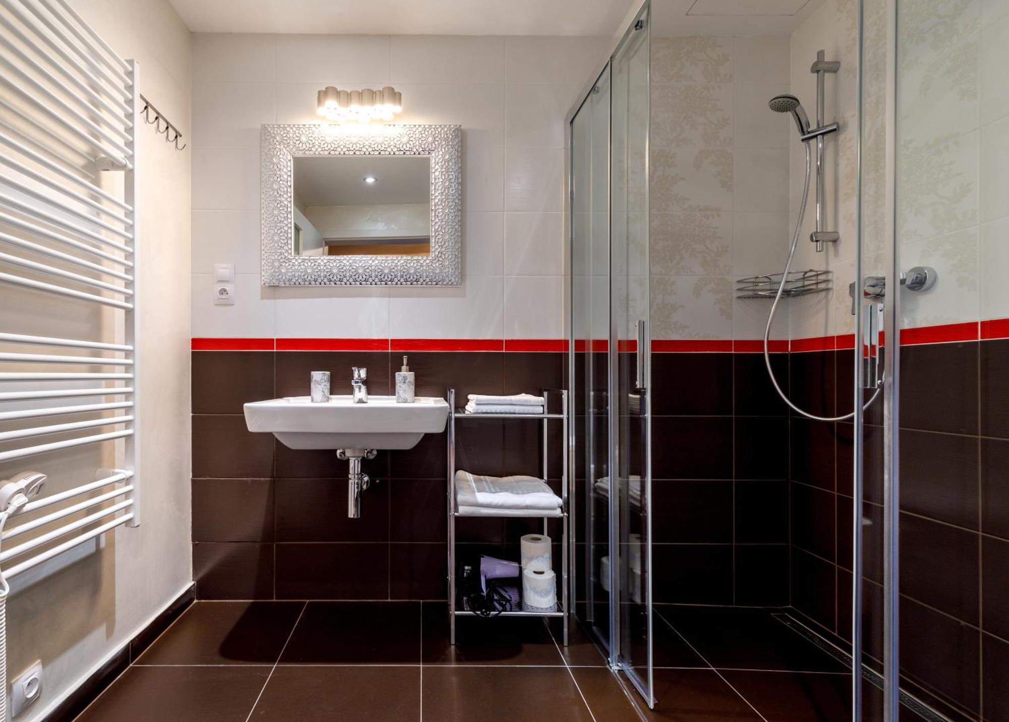 Apartments Menuet Karlovy Vary Ngoại thất bức ảnh