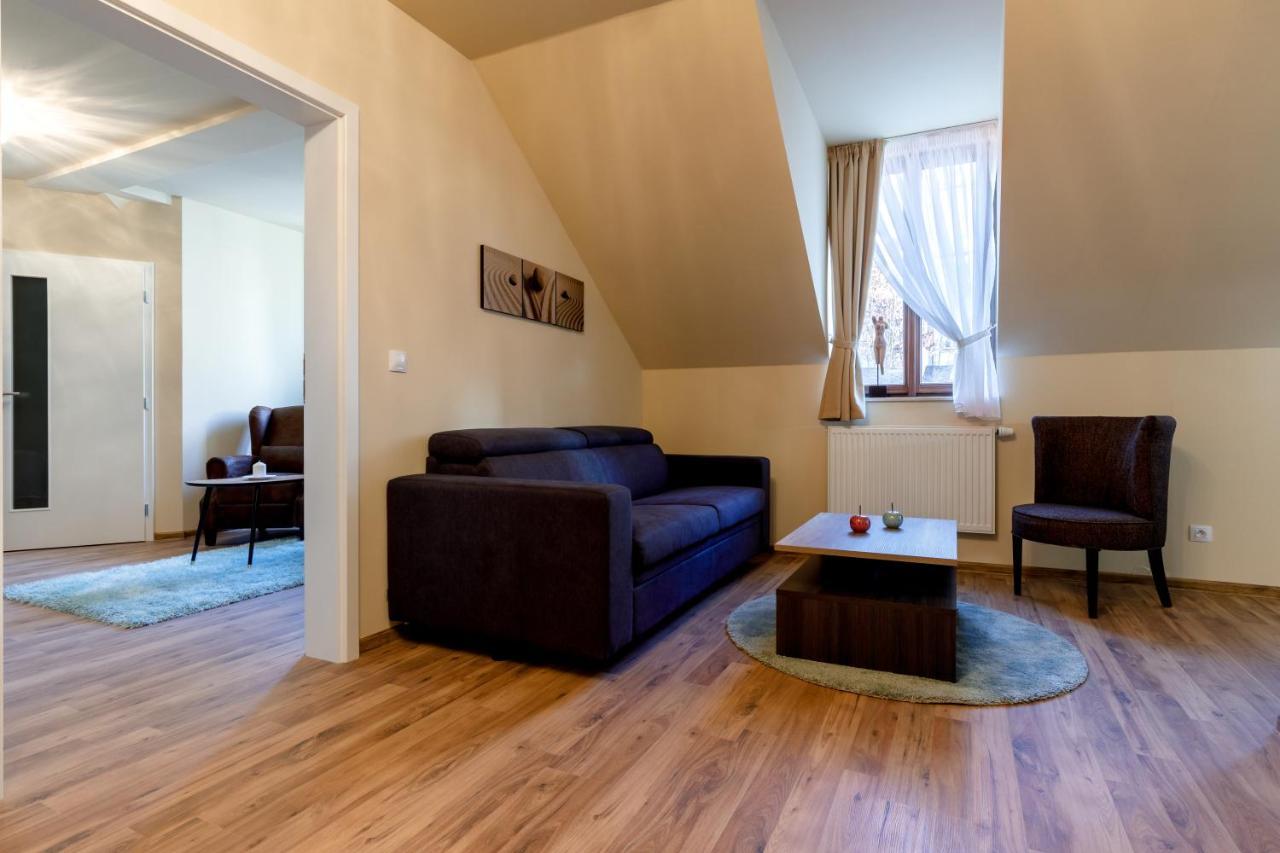 Apartments Menuet Karlovy Vary Ngoại thất bức ảnh