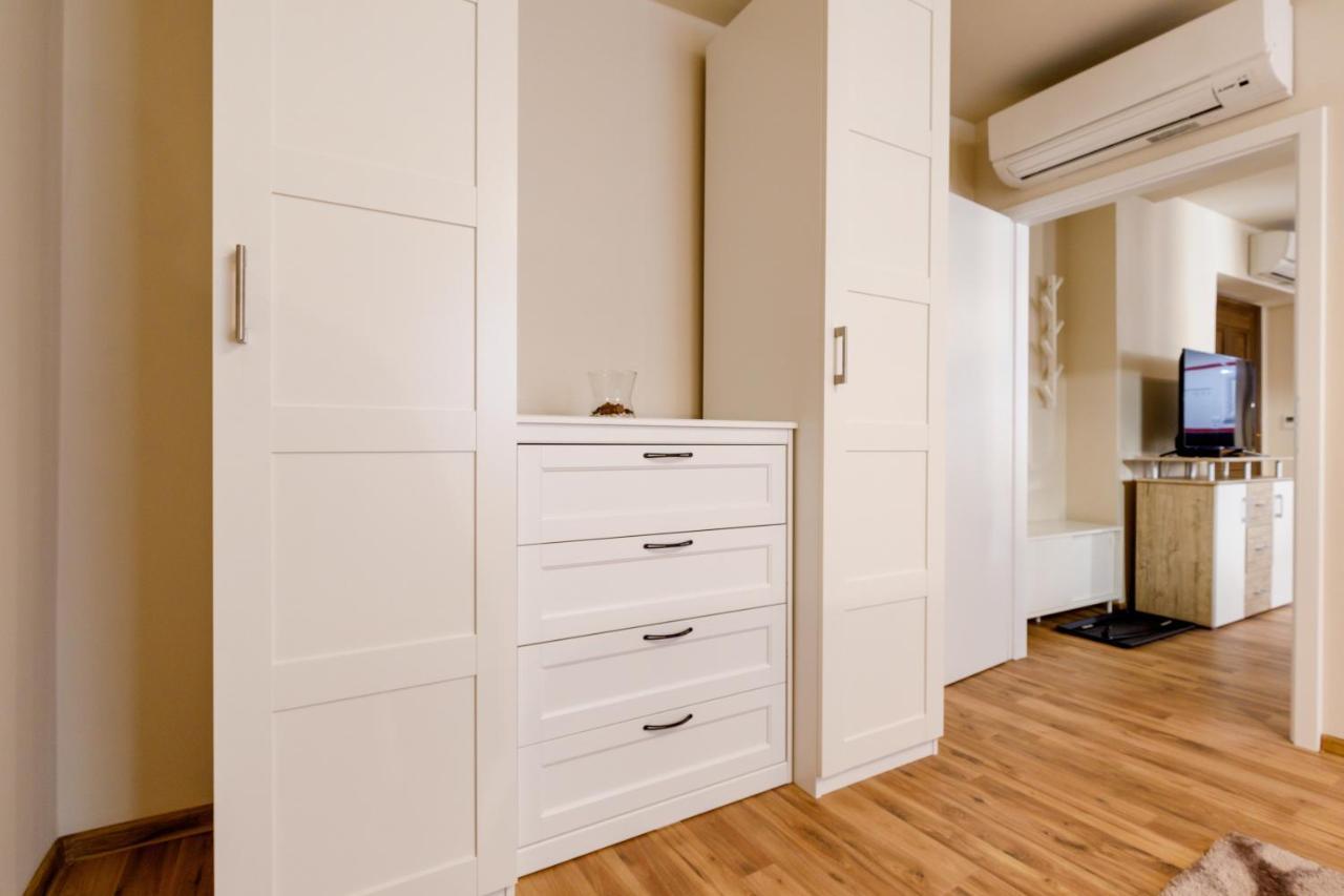 Apartments Menuet Karlovy Vary Ngoại thất bức ảnh