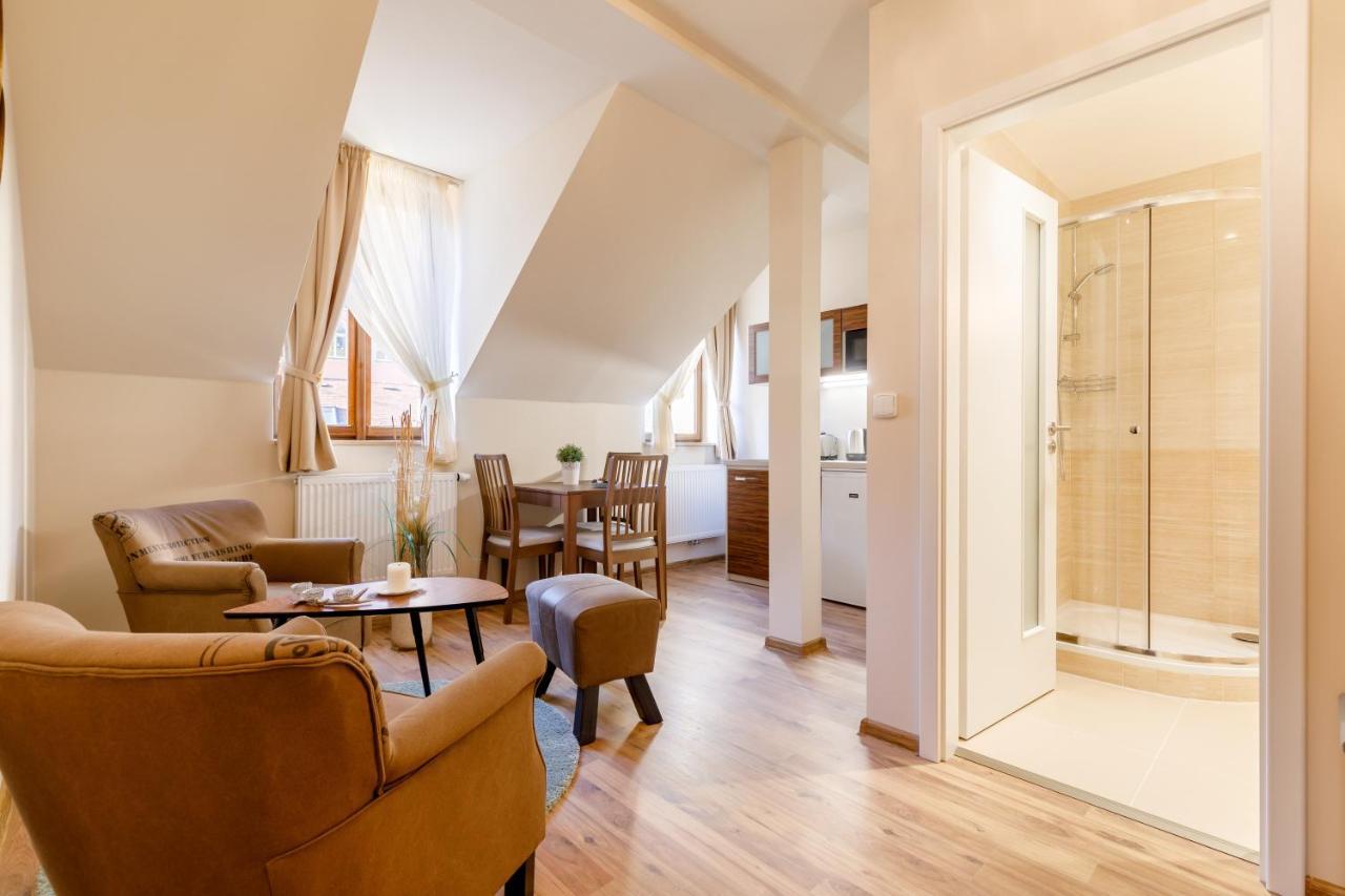 Apartments Menuet Karlovy Vary Ngoại thất bức ảnh