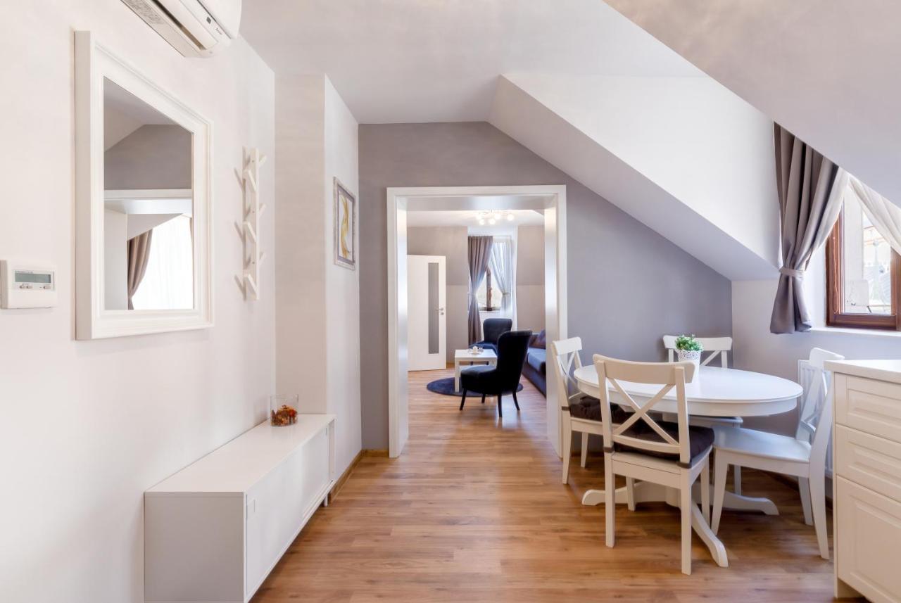 Apartments Menuet Karlovy Vary Phòng bức ảnh